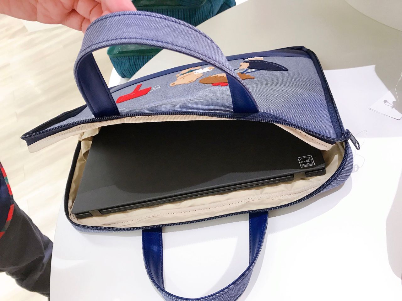 神戸本店】カスタマイズPCケース・タブレットケースのサンプル展示中