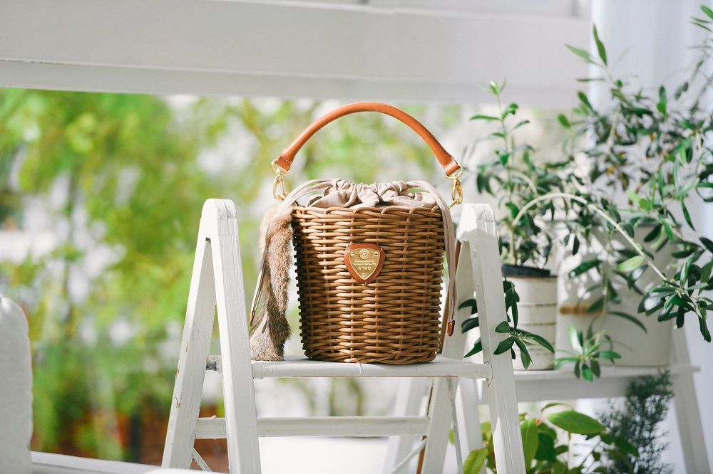 籐かごバッグの魅力は？人気の形状・おすすめシーンもご紹介 – ATAO