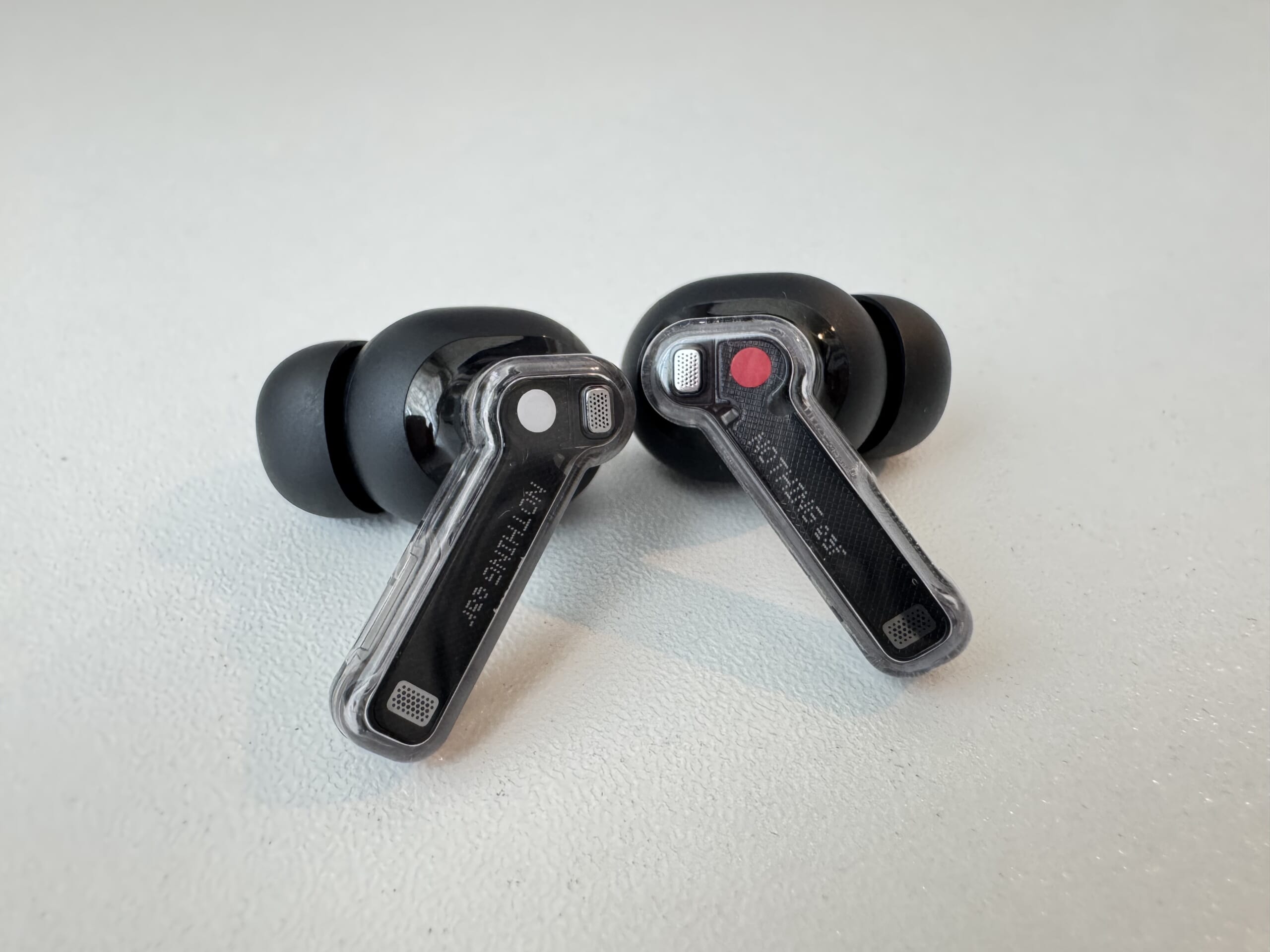 Nothing Earレビュー｜スケルトンデザインと高音質が注目のワイヤレス