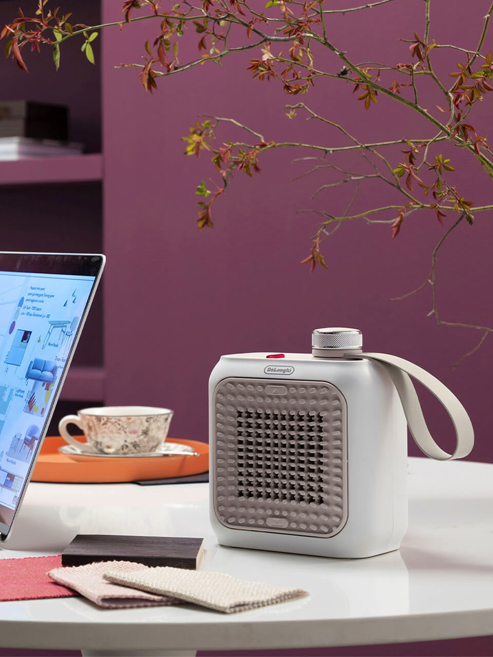 デロンギが提案する卓上セラミックファンヒーターの新しいカタチ