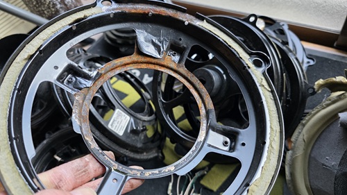 破損や不具合でお引取り、純正スピーカー分解と原因検証 | 見た目を