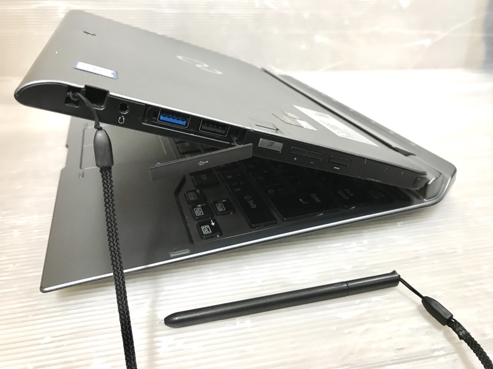 富士通 ARROWS Tab Q736/M (Core i5-6300U 2.4GHz/4GB/SSD 128GB/Wi-Fi