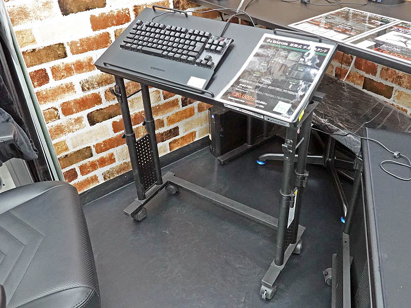 Bauhutteの“昇降式チルトスタンド”がツクモで展示スタート、在庫もあり