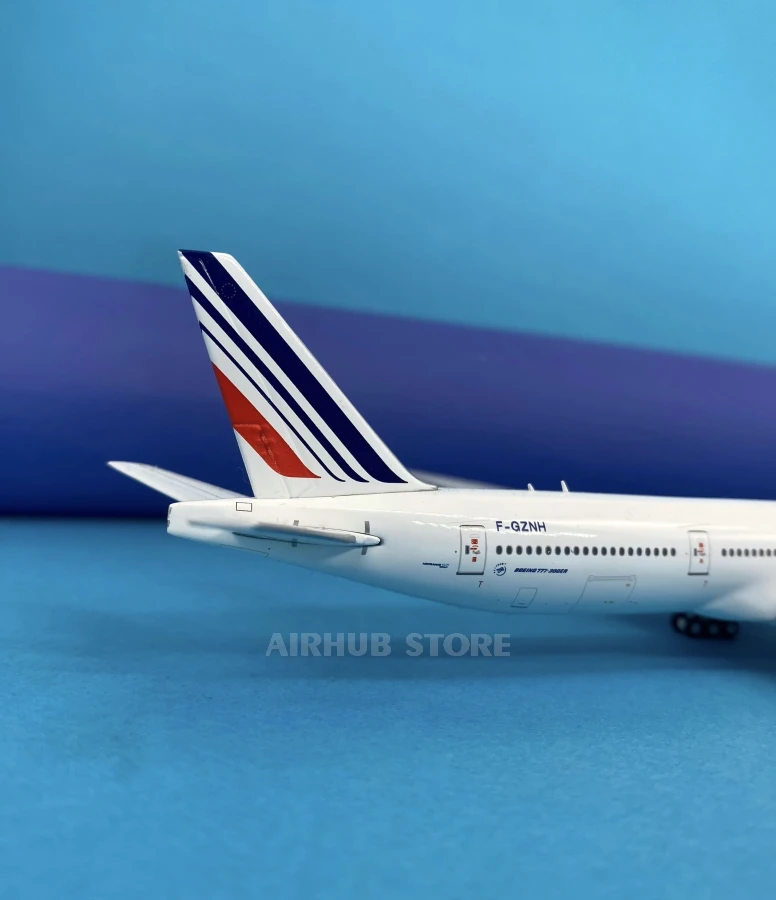 Aviation Aircraft Model Boeing 777-300ER Air France F-GZNH 1:400
