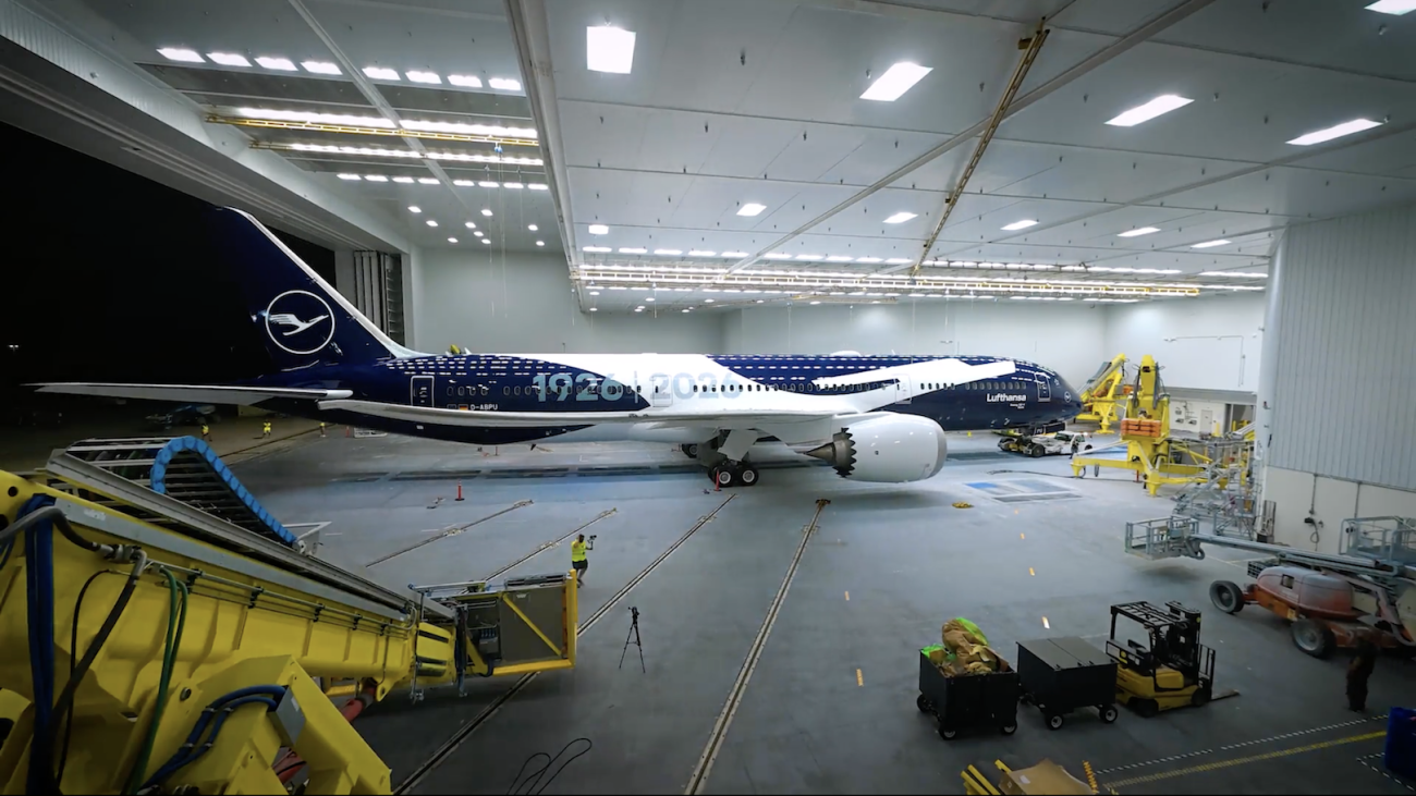 ルフトハンザ、100周年記念塗装機を公開。ボーイング787-9（D-ABPU）で