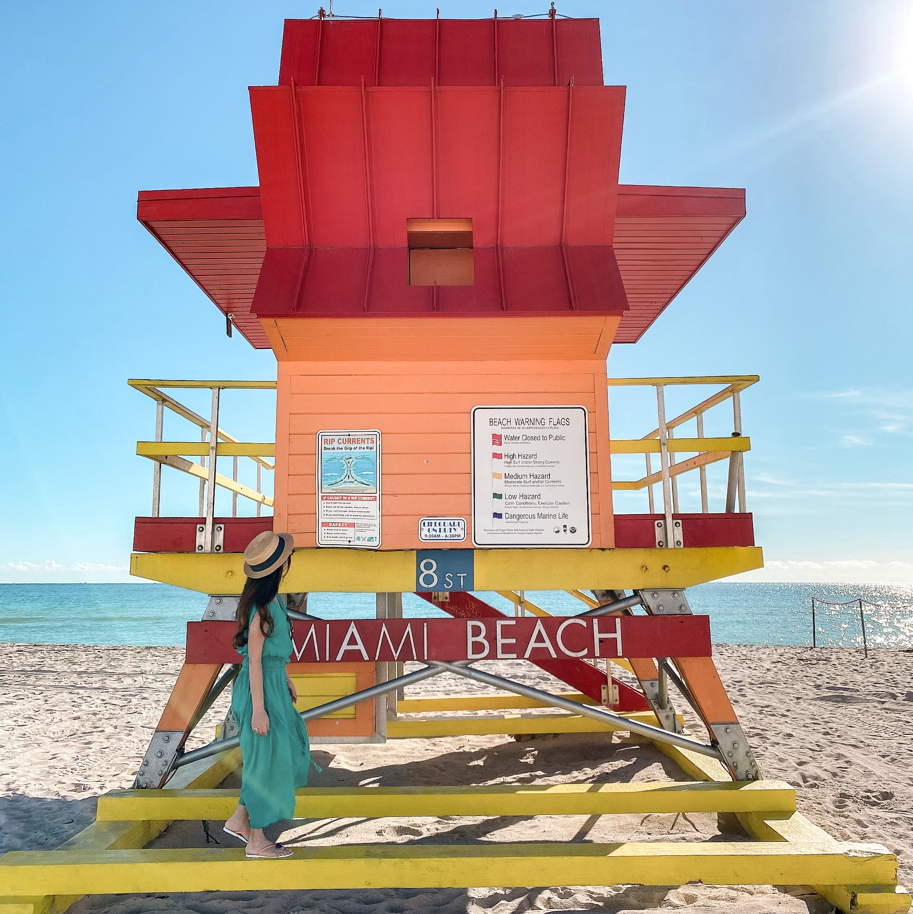 可愛すぎる🥺❤️カラフルなライフガード小屋が映える📸 | Trip.com