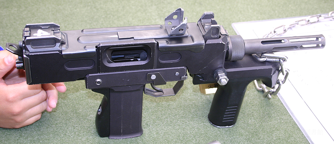 9mm機関拳銃