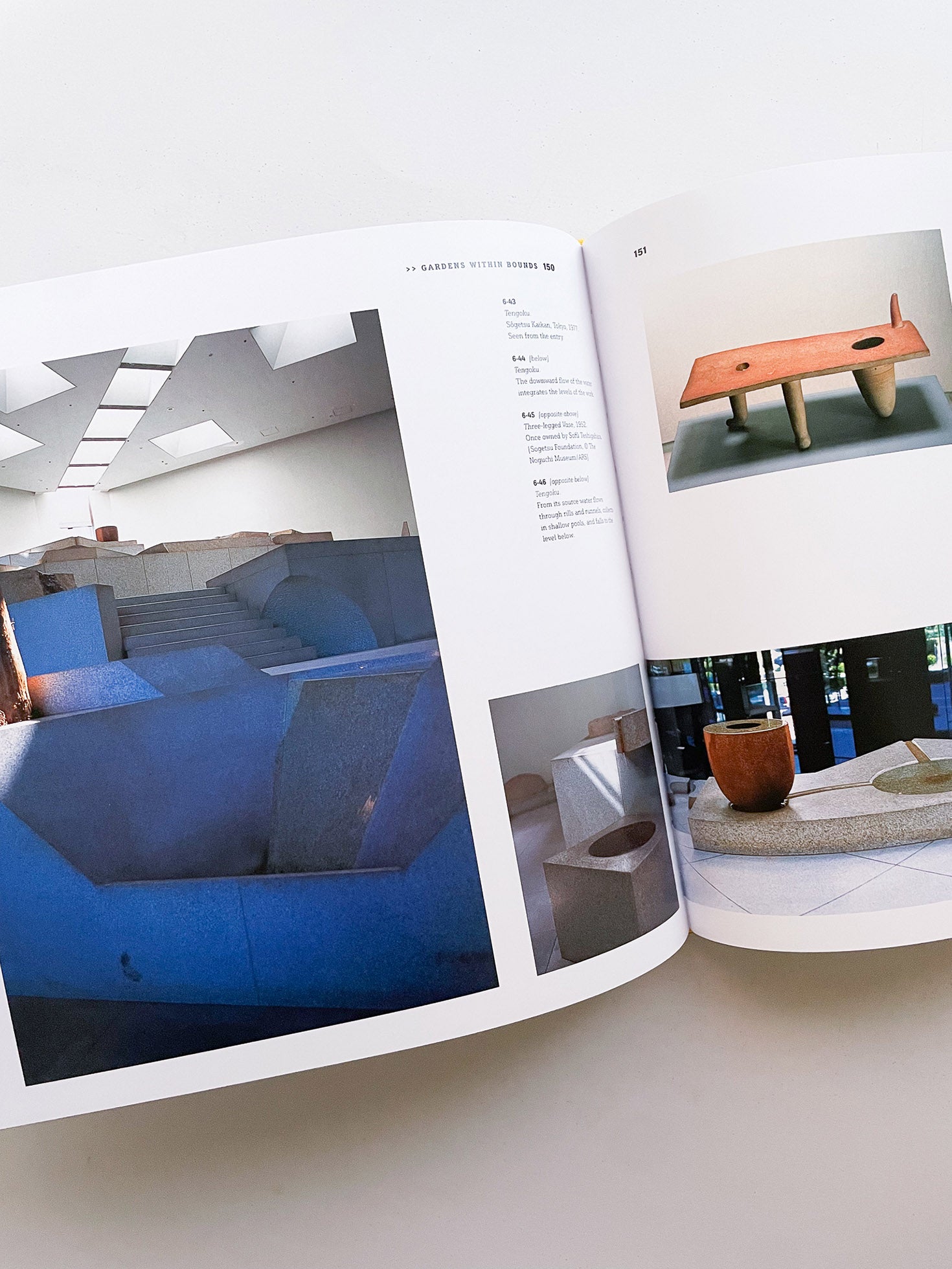 NOGUCHI'S GARDEN LANDSCAPE AS SCULPTURE / Isamu Noguchi - 本 屋 青