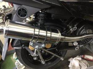 スーパースネークコーンパイプのボルトを交換する - シグナスXでGOGO