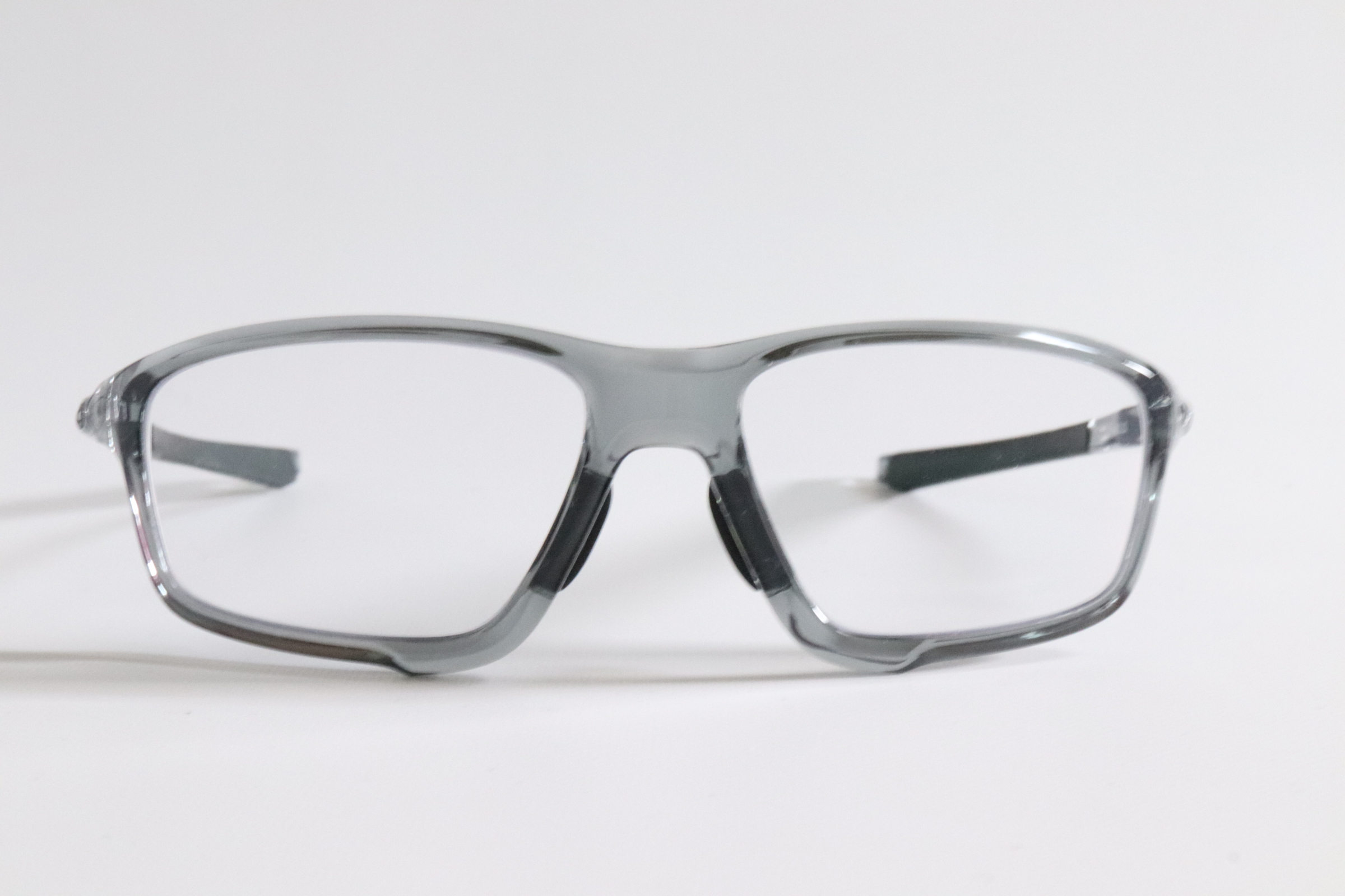 ゴルフ用【度付き調光スポーツサングラス】レンズの色が変わる調光