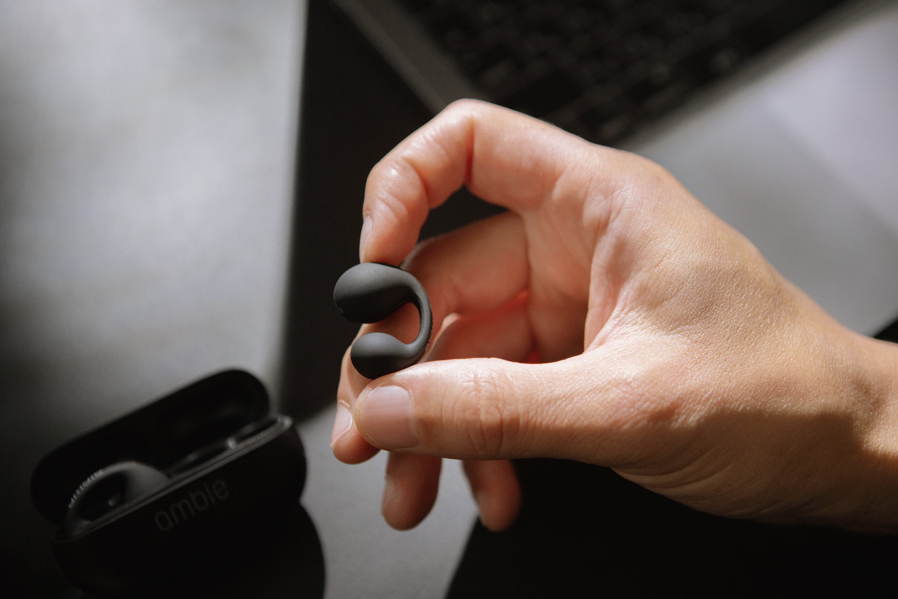 ambie sound earcuffs AM-TW02 Black × Black – ambie STORE