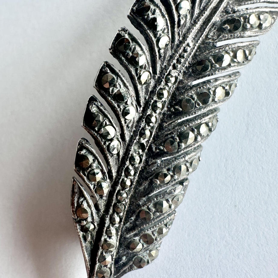 シルバー＆マーカサイト フェザー ブローチアンティークアクセサリーの
