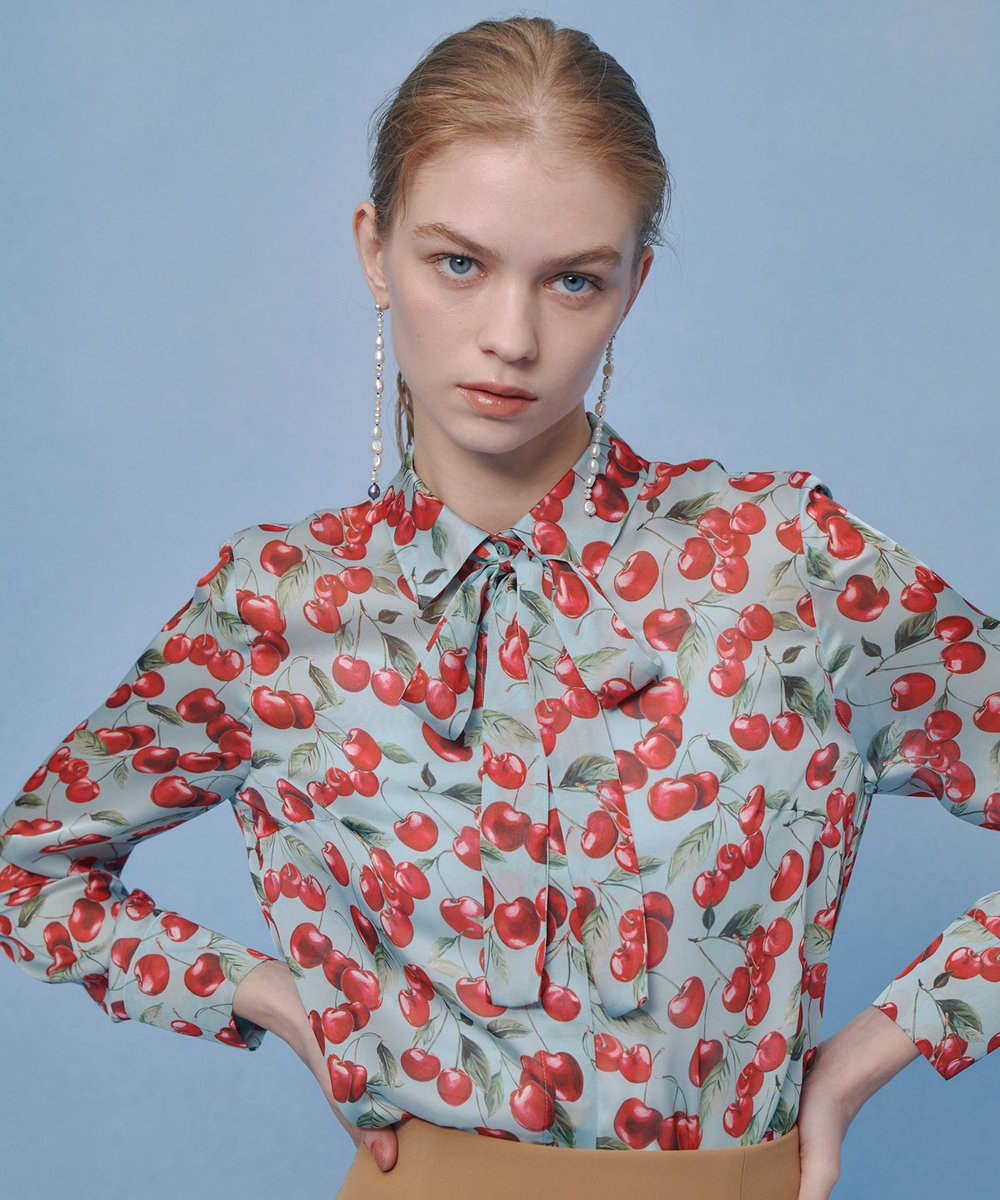 WEB限定【LOULOU WILLOUGHBY】LISAチェリープリント ボウタイブラウス
