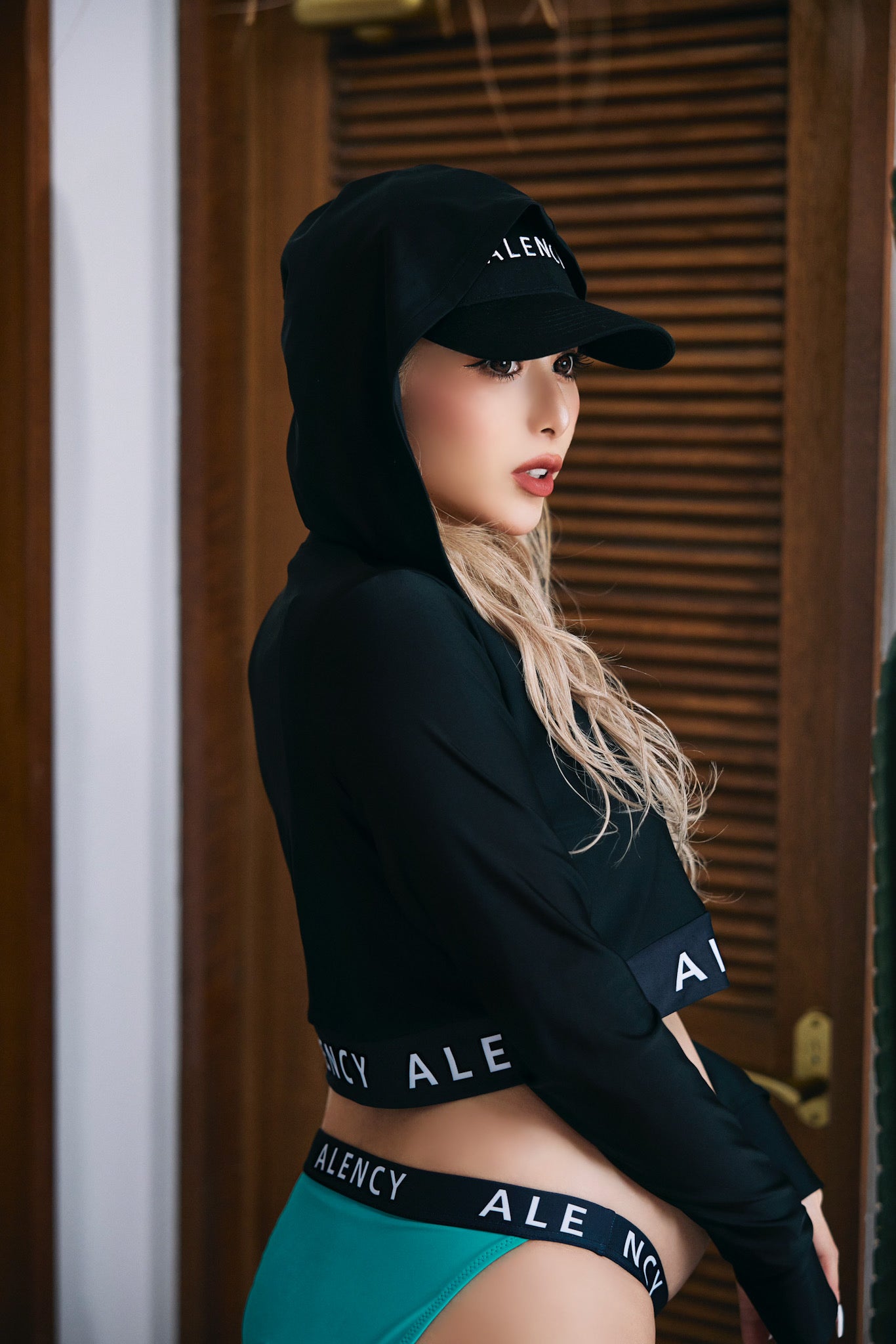 ロゴ入りトライアングルビキニ