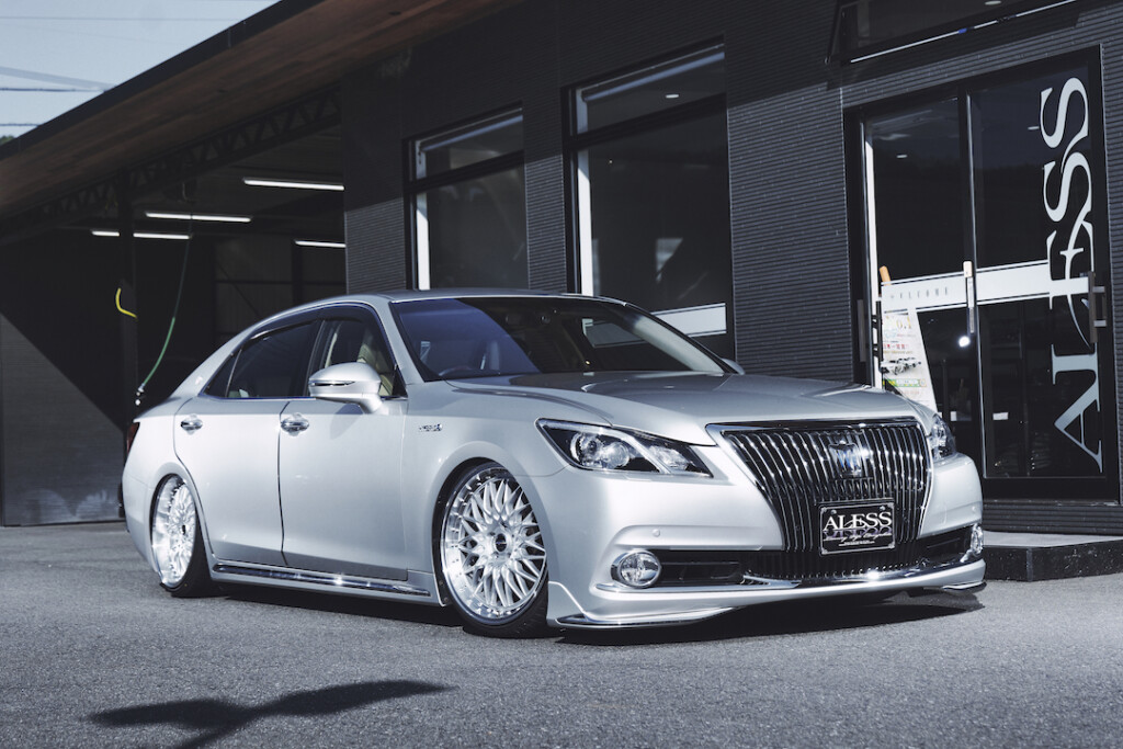 厳選車輌】大人気のモデリスタを装備した210マジェスタが登場 - ALESS