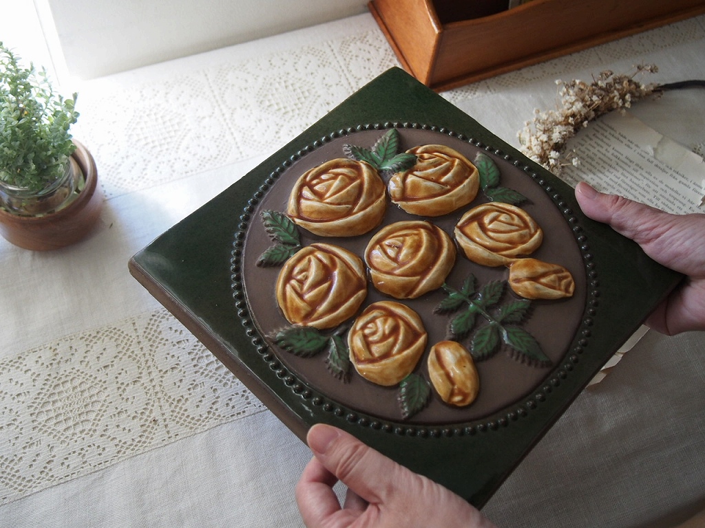 北欧ヴィンテージ Jie Gantofta 陶板／バラのモチーフ／Aimo