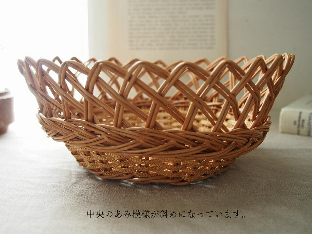 ハンガリー製 籐バスケット 22cm／浅型 編み込みデザイン