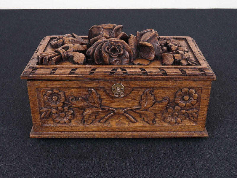 花の彫刻が素晴らしいベルギーで買い付けたアンティークのボックス（7