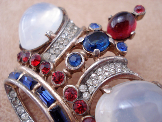 トリファリ「王冠ブローチ」《アンティックかとう》