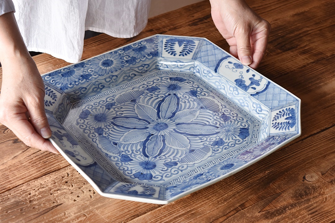 骨董 アンティーク 古伊万里 染付秋草波濤文様 七寸皿 丸皿 秋草図