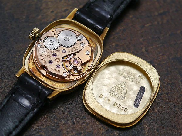 オメガ デビル 18KYG オーバルケース 手巻き スタイリッシュな