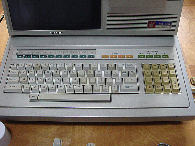 MZ-80Bのキーボード洗浄とMZ-80BASIC（SP-5020)のコピー | 古いハード