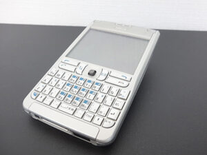 Nokia E61（NOKIA）2006年 | 古いハードに囲まれて since2011