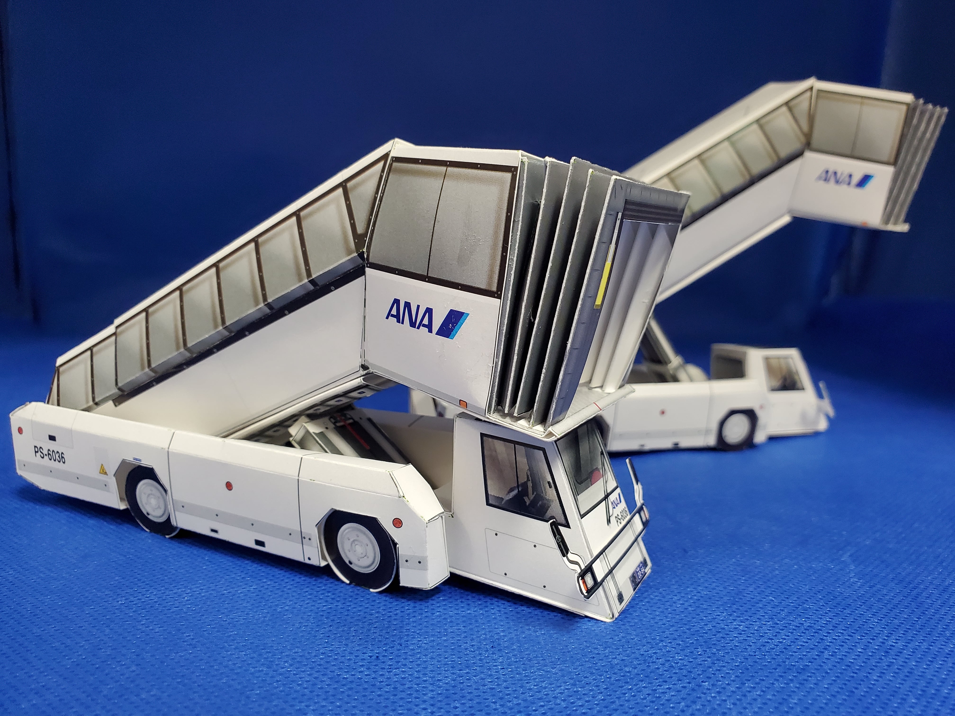 ANA プレミアムペーパークラフト 第1弾 パッセンジャーステップ車