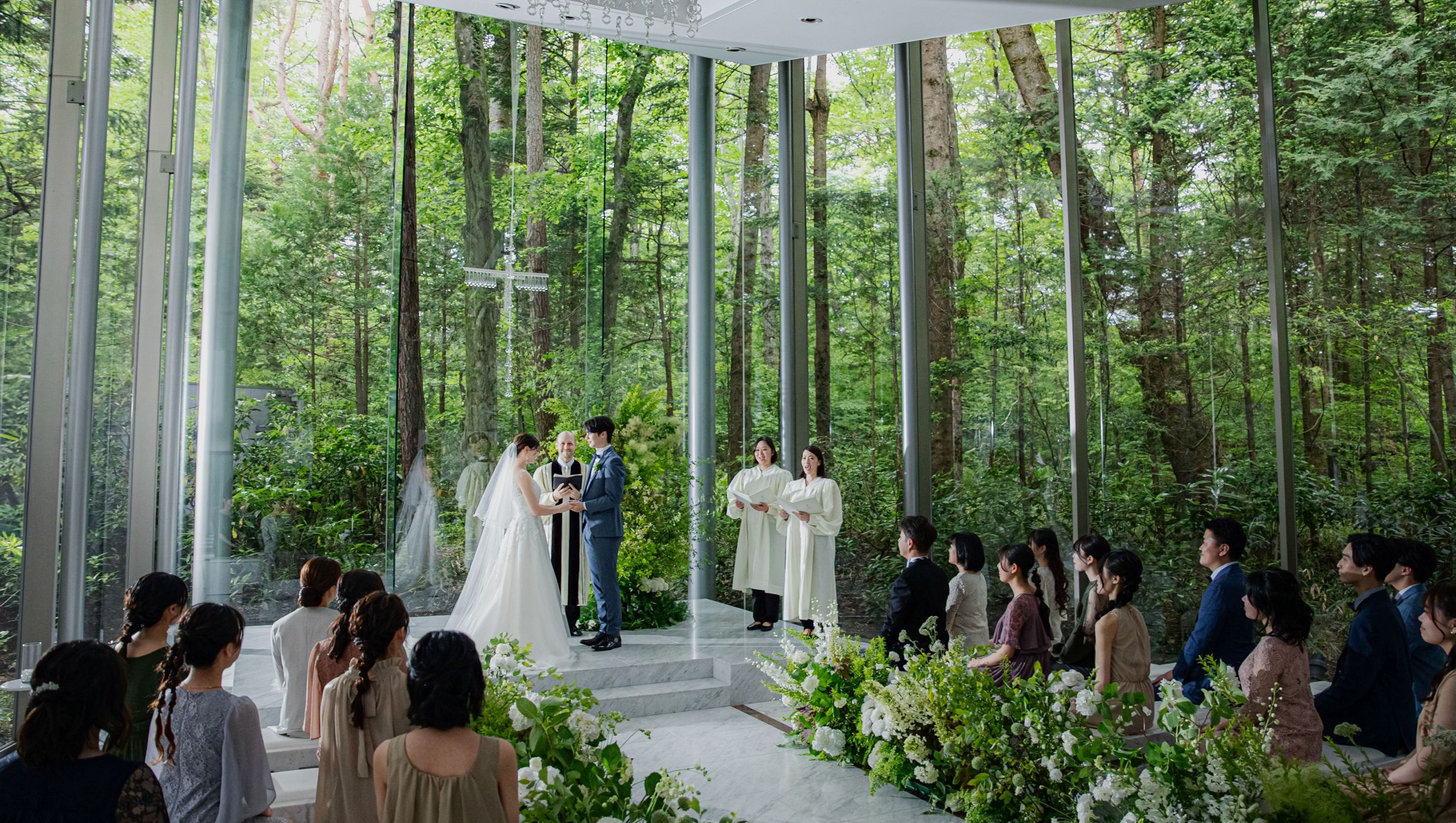 軽井沢のチャペル｜森の光に包まれる感動挙式｜アネーリ軽井沢