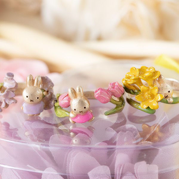 ミッフィー」12か月の“誕生花”をモチーフにしたリング登場