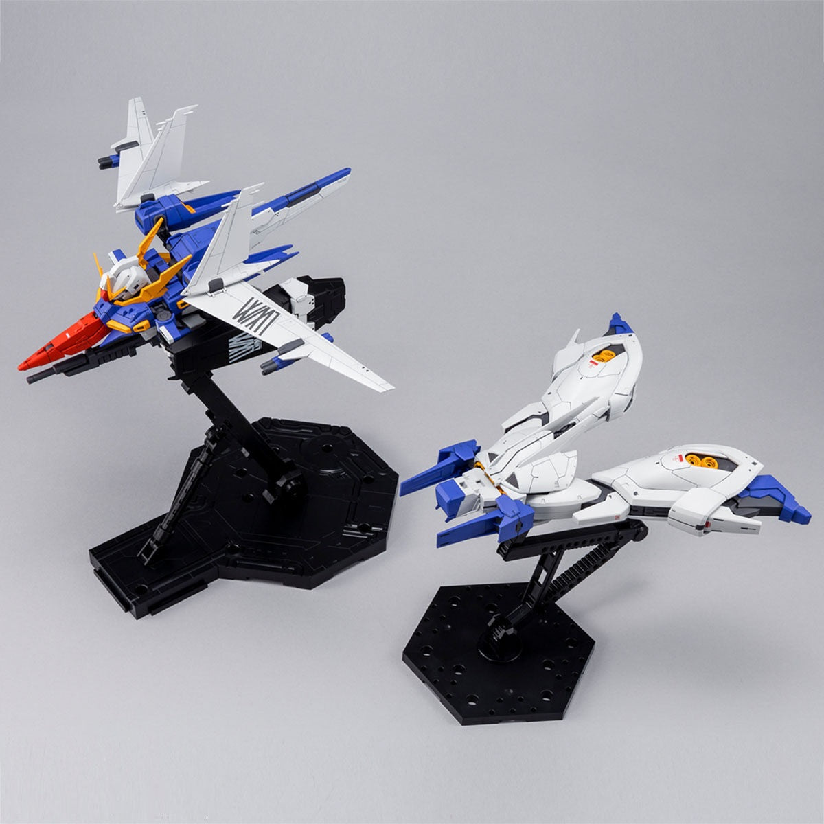 RE/100 Gundam Lindwurm P-Bandai | AnimeXtreme