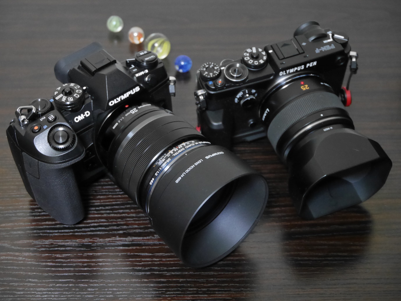 オリンパス ED 25mm F1.2 PROとパナソニック LEICA 25mm F1.4を徹底