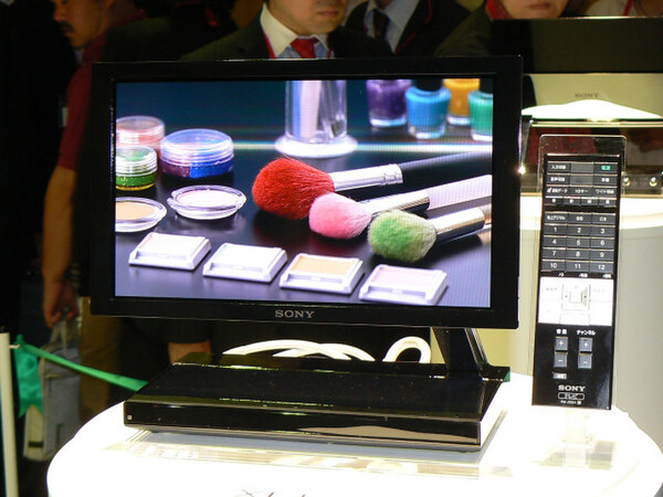 ASCII.jp：ソニー、世界初の「有機ELテレビ」発表会を開催