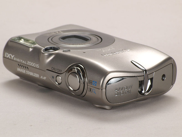 ASCII.jp：【レビュー】輝きチタンボディーのキヤノン「IXY DIGITAL