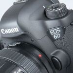 ASCII.jp：Wi-Fi内蔵で20万円！ フルサイズ一眼レフ「EOS 6D」発表