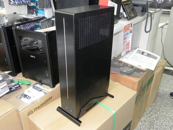 ASCII.jp：縦長なのがおもしろいLian-Li製Mini-ITXケース「PC-Q19」