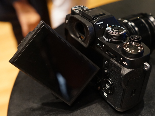 ASCII.jp：AFが大幅強化！ 4K撮影にも対応‼! 富士フイルムの最上位