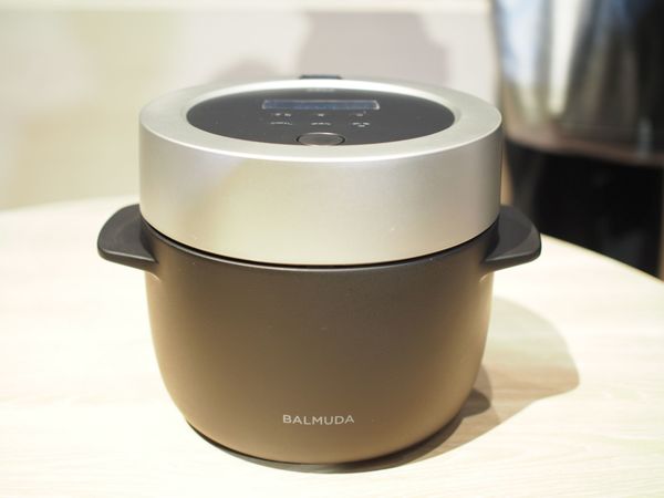 ASCII.jp：むっちりごはんがウマし! バルミューダの炊飯器は“新しい電気釜”