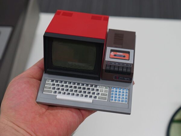 ASCII.jp：手のひらサイズのシャープ「MZ-80C」！ ハル研究所のレトロ