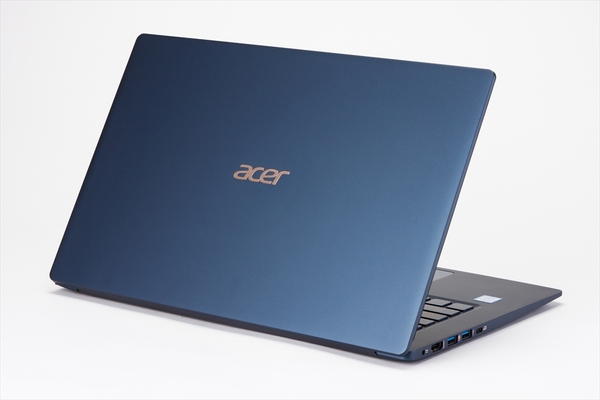 ASCII.jp：14型ボディに15.6型液晶搭載！ 大画面でスペック十分な秀作