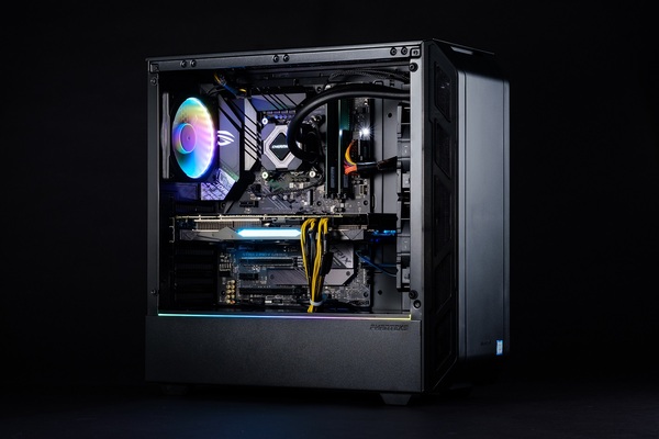 ASCII.jp：FRONTIERで買うべきゲーミングPC厳選6機種：TGS2019 (1/3)