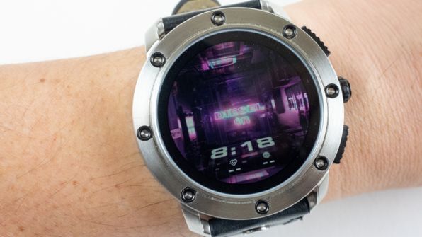 ASCII.jp：ディーゼル最新スマートウォッチ「Axial」ウォッチフェイス