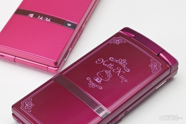 ソフトバンクのキティちゃんスマホ『007SH KT』がかわゆい！ - 週刊