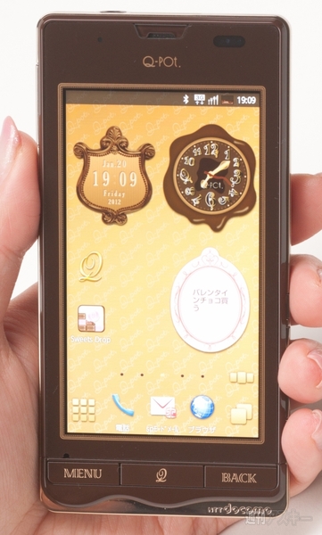甘～くとろける板チョコスマホ『Q-pot.Phone』の実機詳細レポ！ Q-pot