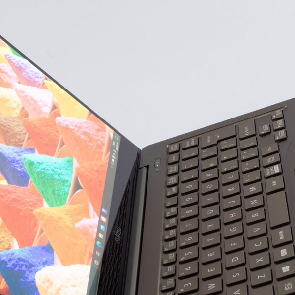 ASCII.jp：有機EL液晶でカッコよさと使いやすさを両立したデザインの