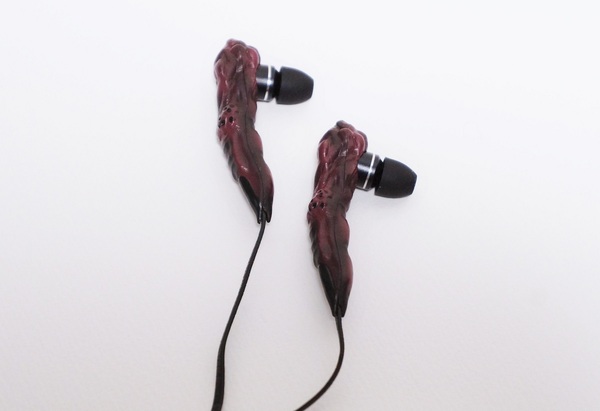 呪術廻戦」宿儺の指がイヤホンに ダイドーのコラボ缶を飲んで当たる