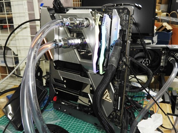 ASCII.jp：ウォーターブロックを装備する全世界500枚限定のASRock製