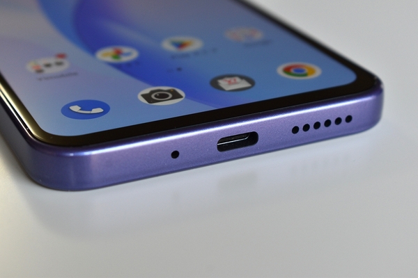 ASCII.jp：Y!mobileで2万円台の5Gスマホ 「Libero 5G III」は大画面