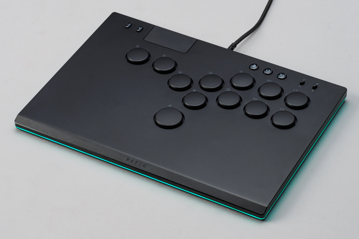 ASCII.jp：押しやすい大きさと配置のボタンがいい！ レバーレス「Razer