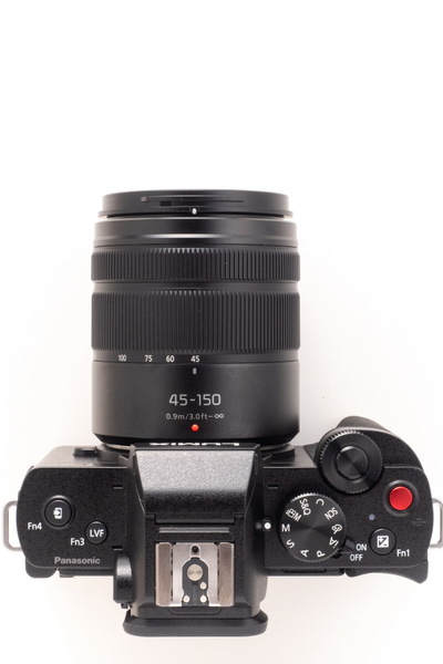 ASCII.jp：8万円台で買える超小型ミラーレスカメラ「LUMIX G100D」実機